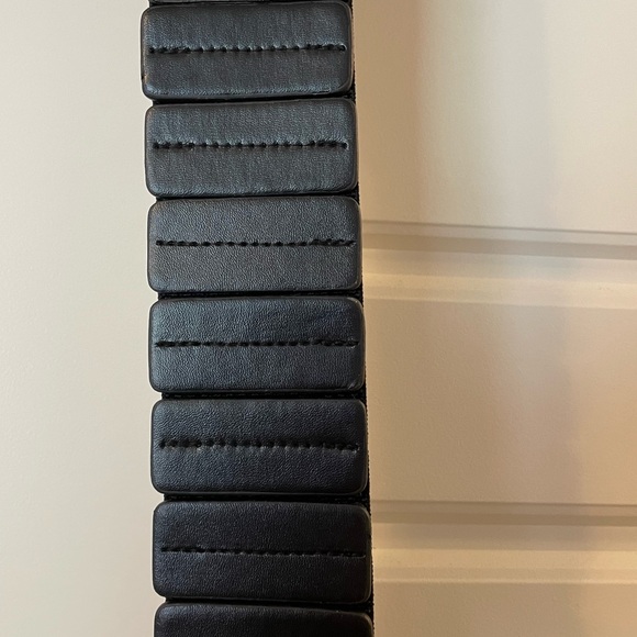 Wide elastic belt. Size medium brand new. - Picture 4 of 4